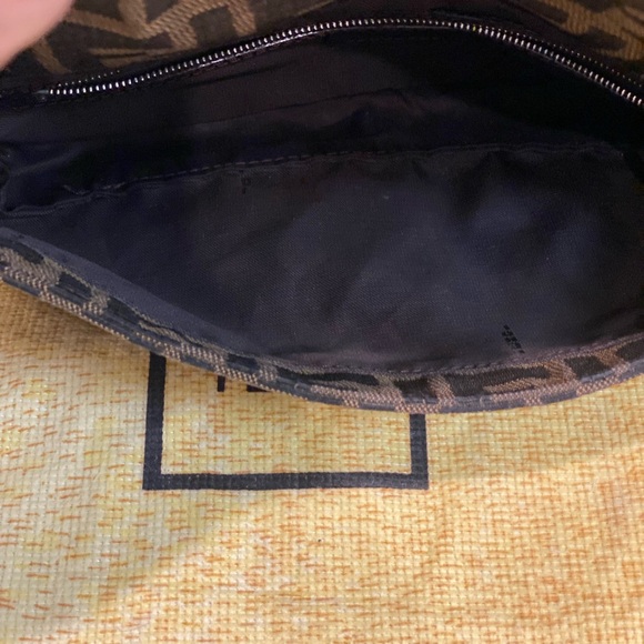 Authentic Fendi Zucca FF Baguette Shoulder Handbag Purse & Dust Bag Pre-owned - Picture 8 of 14